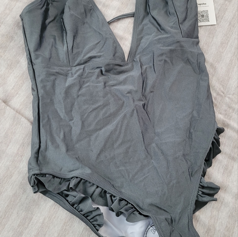 Leggings tops and a swim suit nwt - Picture 3 of 3